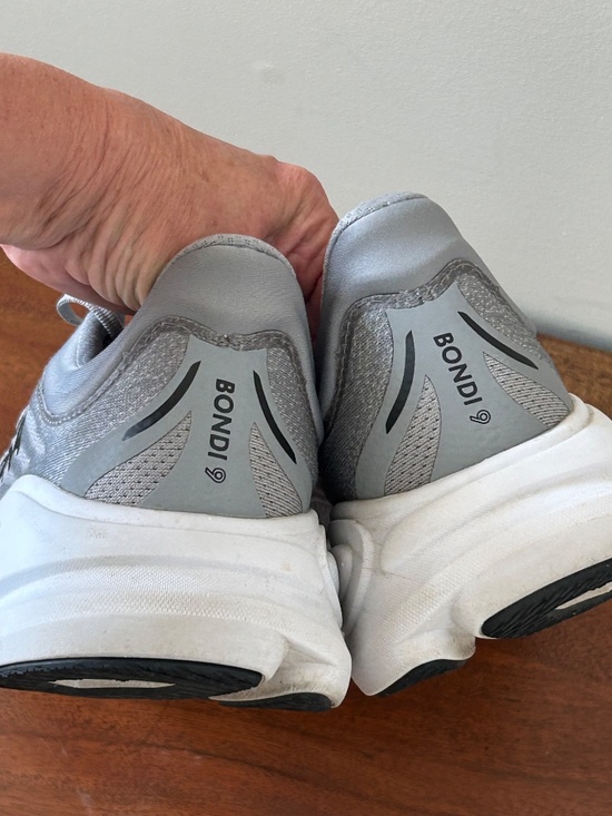 Hoka Bondi 9 running shoes Mens 10D main image 5